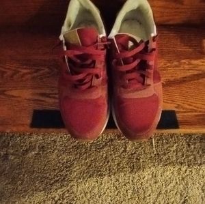 New Balance tennis shoe's